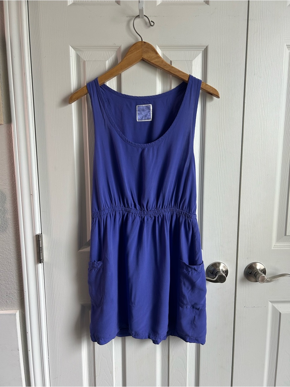 Sound & Matter lightweight sleeveless scoop neck stretch waist purple mini dress